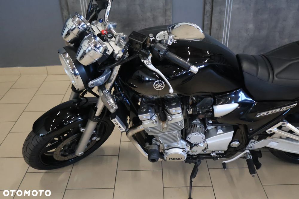 Yamaha XJR - 17