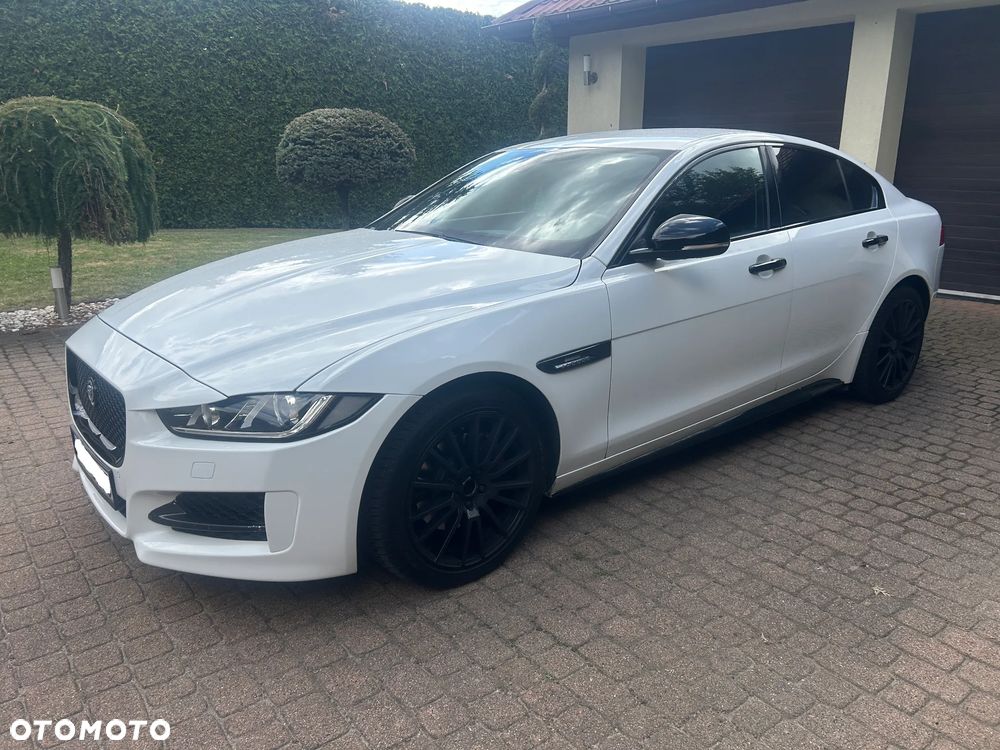 Jaguar XE 2.0 D R-Sport - 2