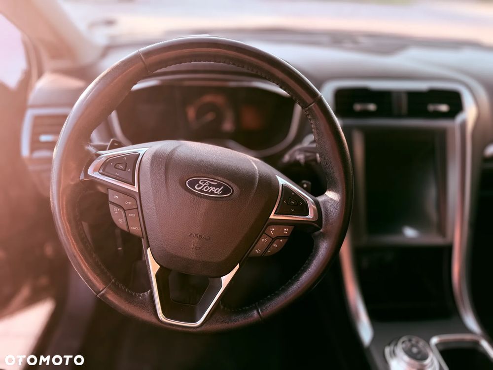 Ford Fusion - 13