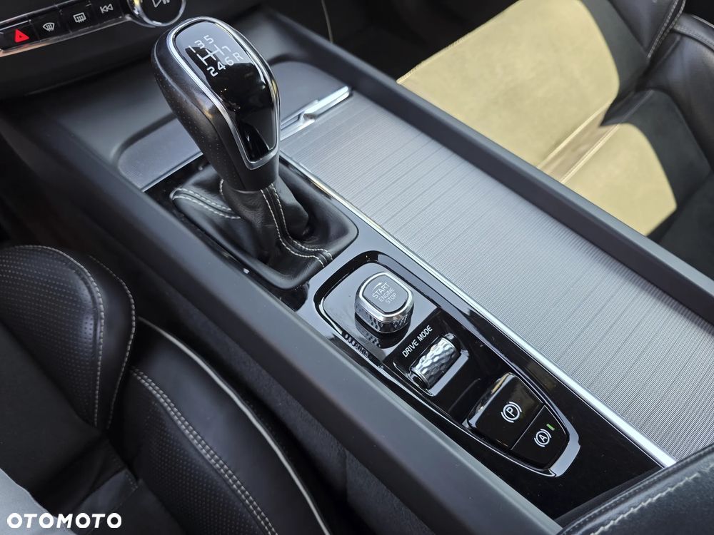 Volvo XC 60 D3 SCR R-Design - 34