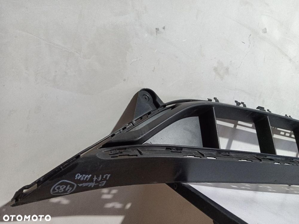 ŚRODKOWA KRATKA ZDERZAKA PRZÓD PRZEDNIA MERCEDES E KLASA W213 LIFT A2138858804 - 2