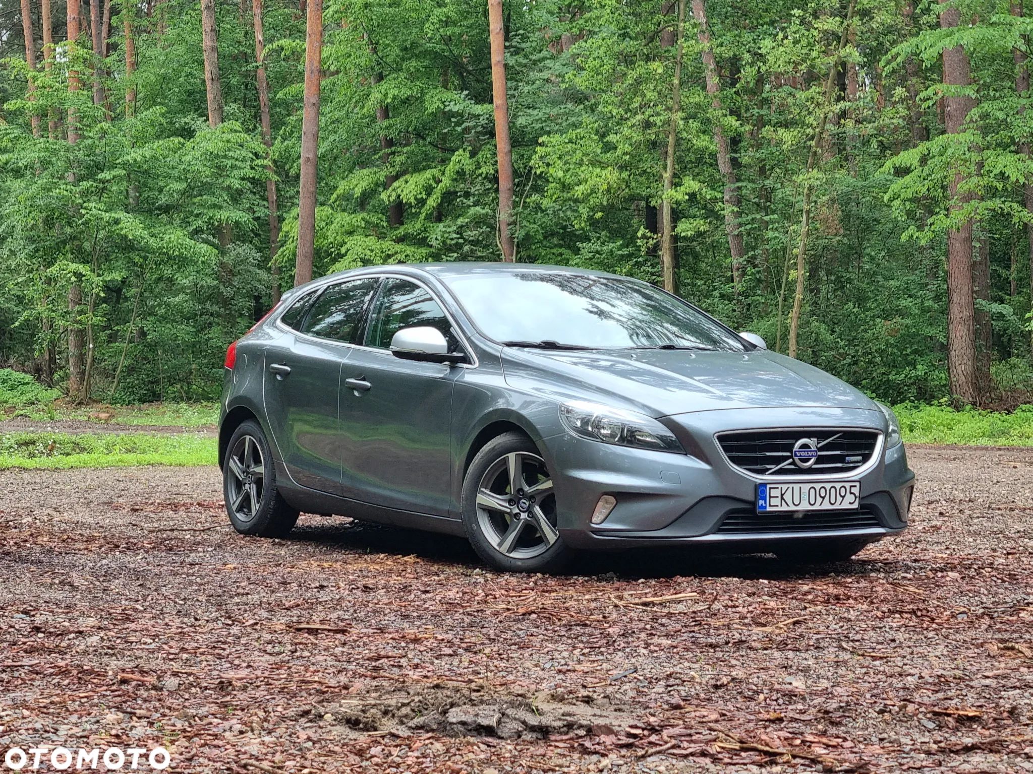 Volvo V40 D2 R-Design - 1