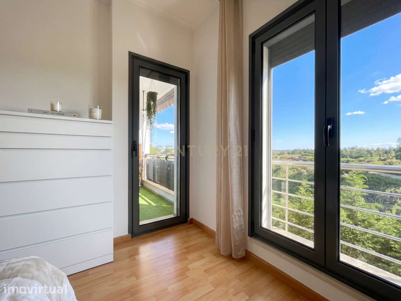Apartamento T3 na Urbanização Quinta São Luiz | Garagem | Vistas desaf - Grande imagem: 3/9
