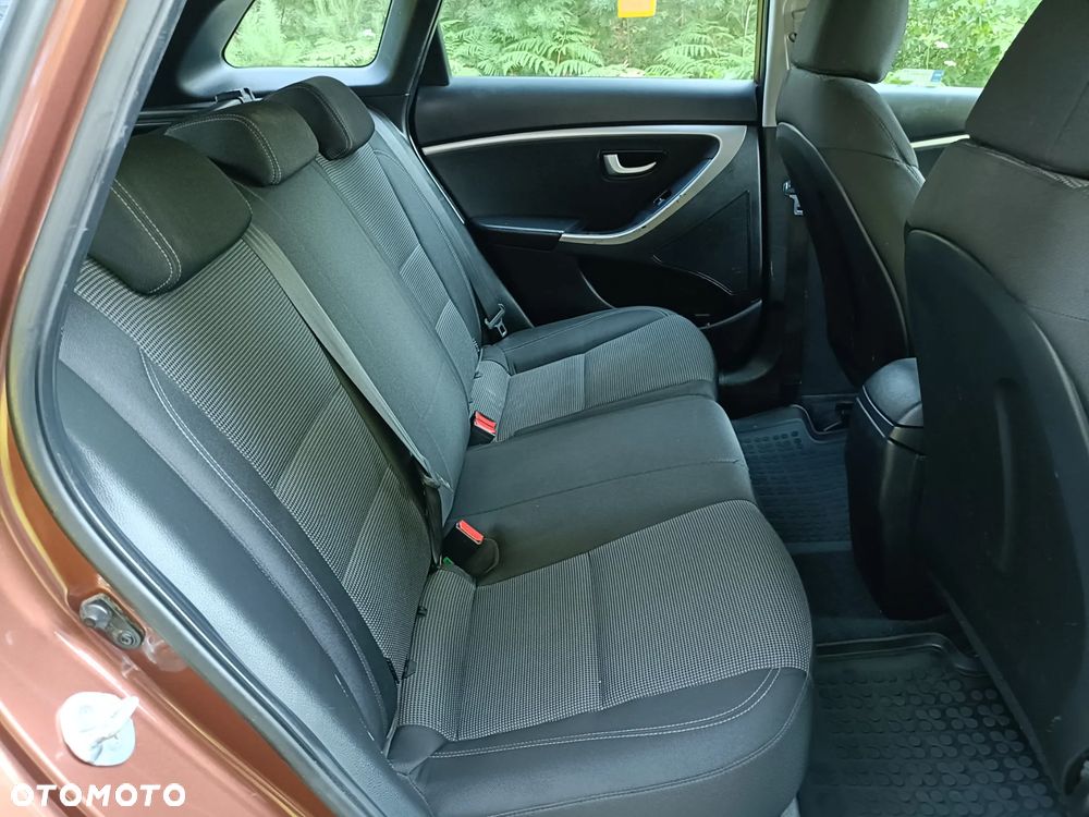 Hyundai i30 1.6 Comfort - 10