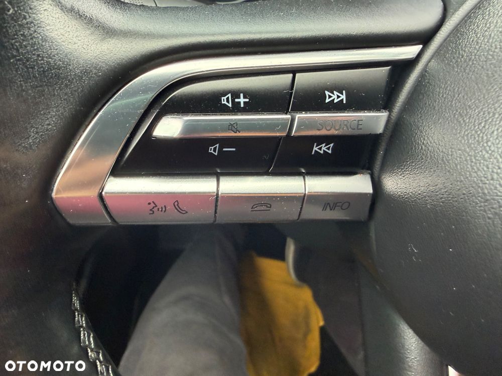Mazda 3 e-SKYACTIV-G 150 M HYBRID EXCLUSIVE-LINE - 21