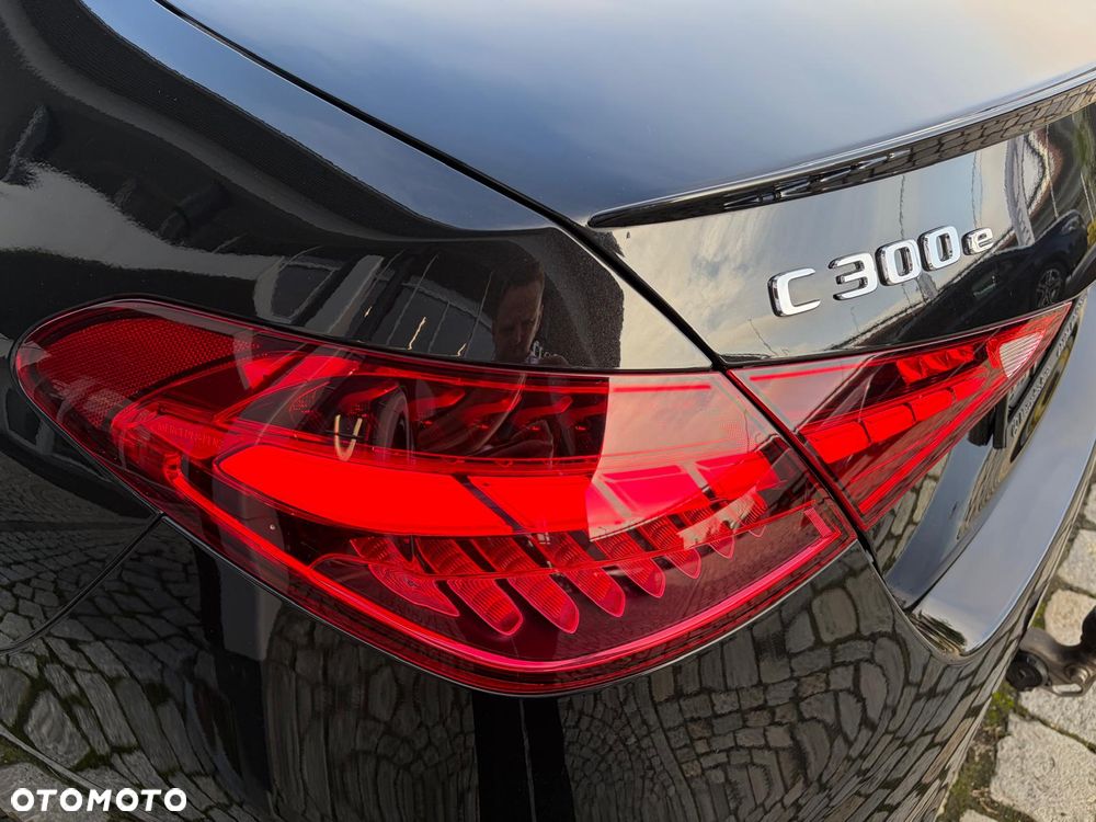 Mercedes-Benz Klasa C 300 e PHEV 4-Matic AMG - 10
