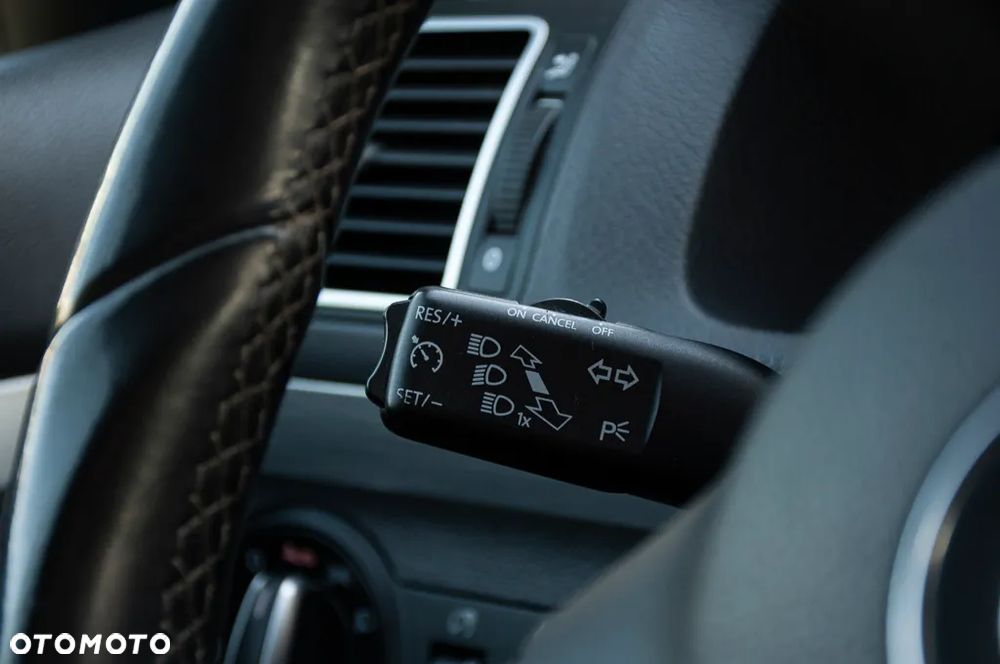 Volkswagen Touran 2.0 TDI DSG United - 34