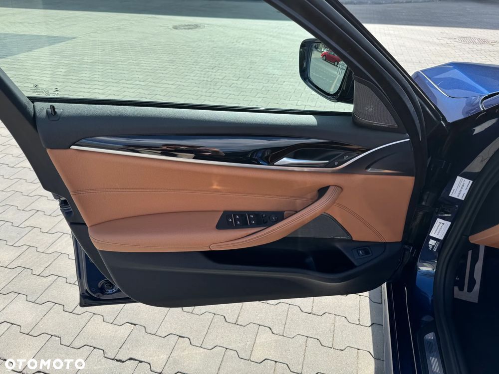 BMW Seria 5 530i xDrive - 14