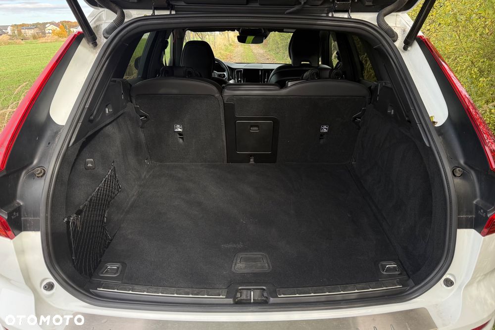 Volvo XC 60 T4 R-Design - 9