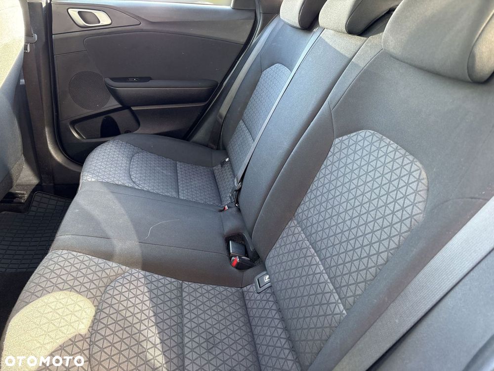 Kia Ceed - 16