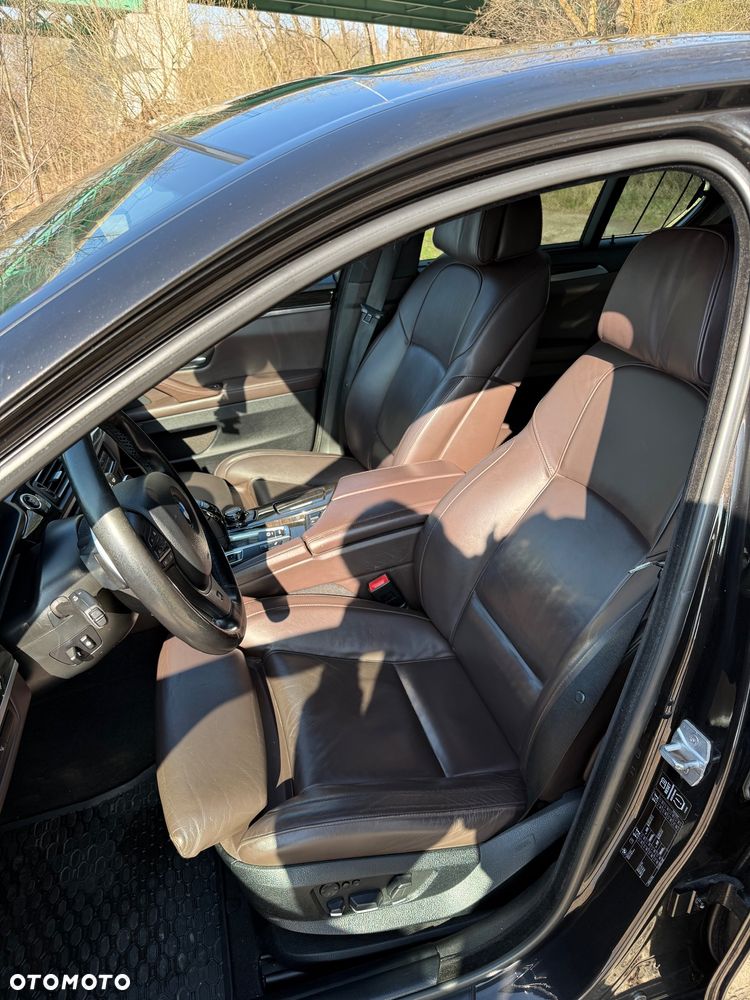 BMW Seria 5 530d xDrive - 9