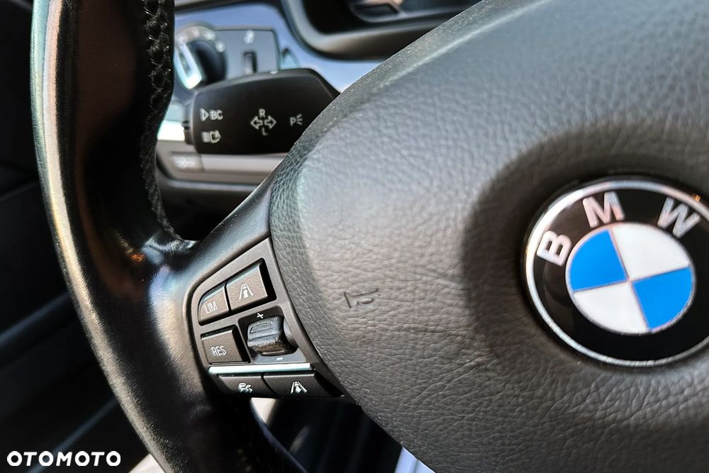 BMW Seria 5 525d xDrive Sport-Aut - 23