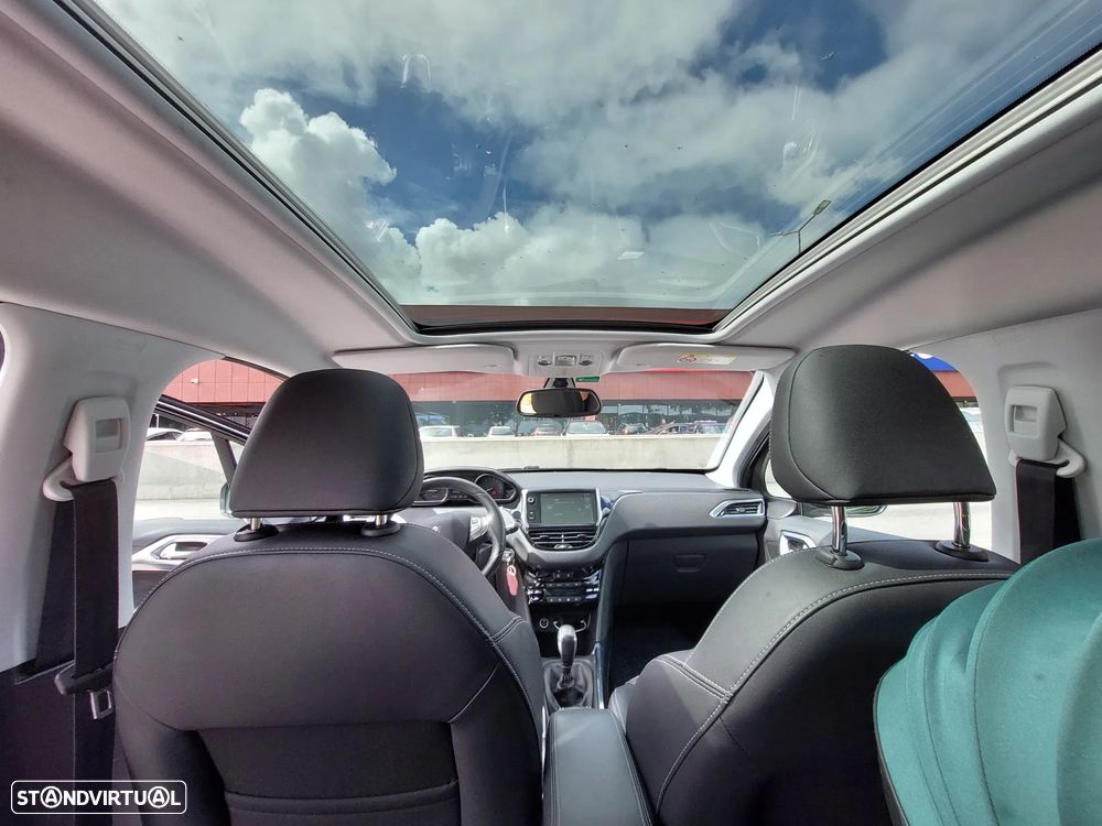 Peugeot 2008 1.2 PureTech Allure - 4