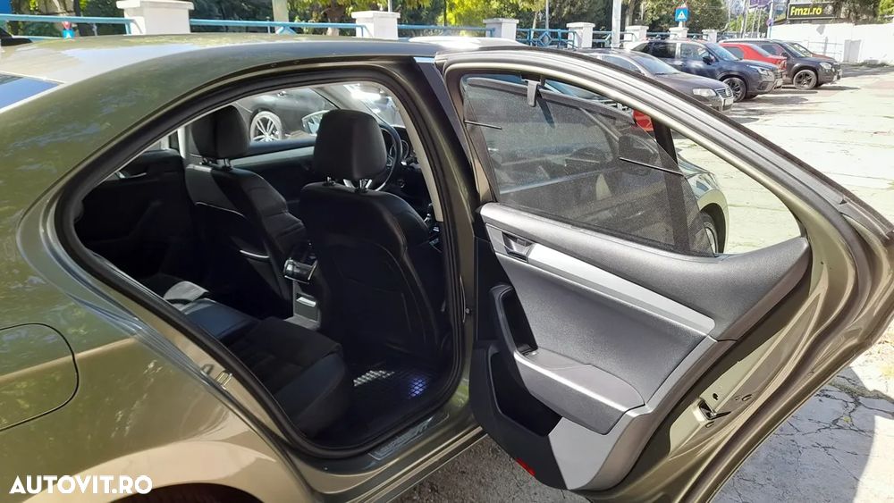Skoda Superb Combi 2.0 TDI DSG Style - 17