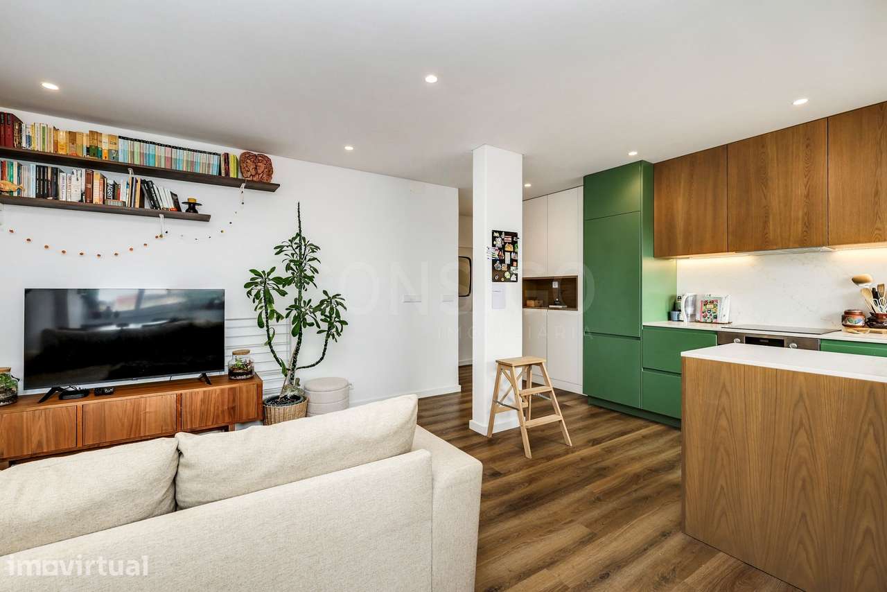 T2+1 Remodelado em Porto Salvo com Sótão Privativo - 80 m² - Grande imagem: 4/20