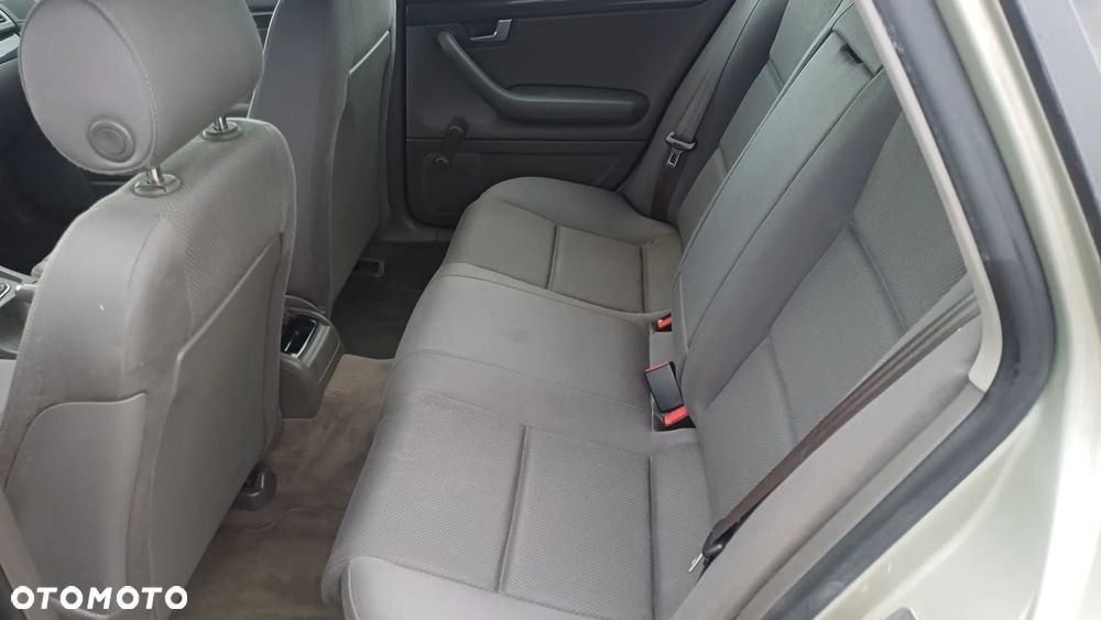 Audi A4 Limousine - 31