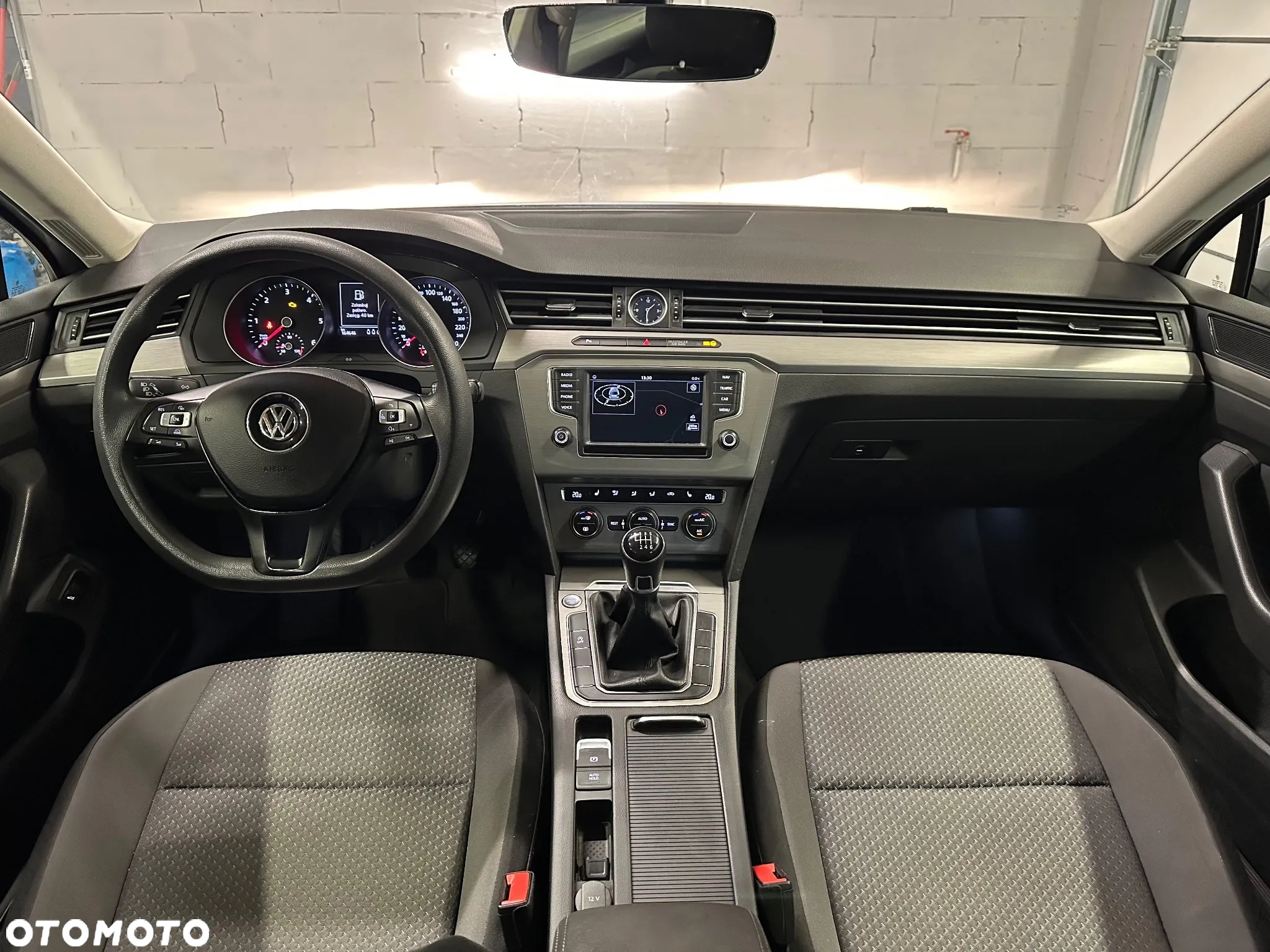 Volkswagen Passat 2.0 TDI SCR Comfortline - 16