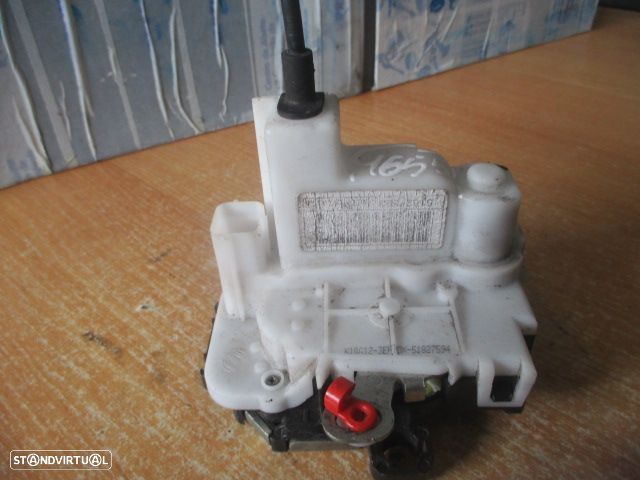 Fecho 51827594 FIAT 500 2010 1.2I 70CV 3P BRANCO FD 4 PINOS FIAT 500 2 FASE 1 2009 1.3JTD 75CV 3P BRANCO FD 4 PINOS - 1