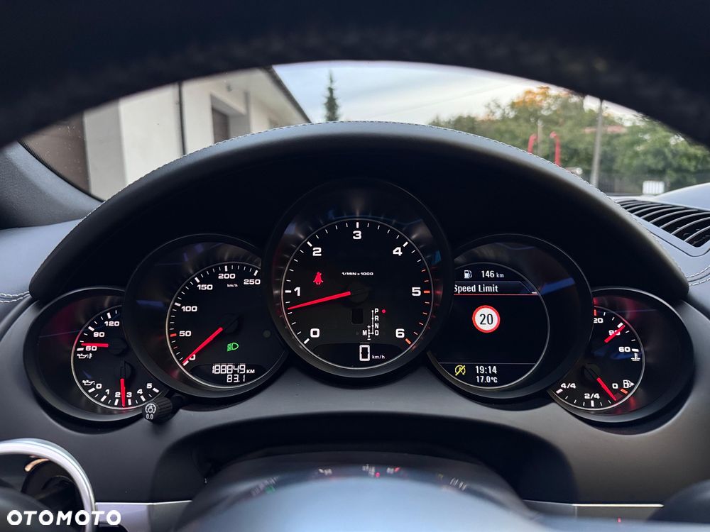 Porsche Cayenne Platinum Edition - 25