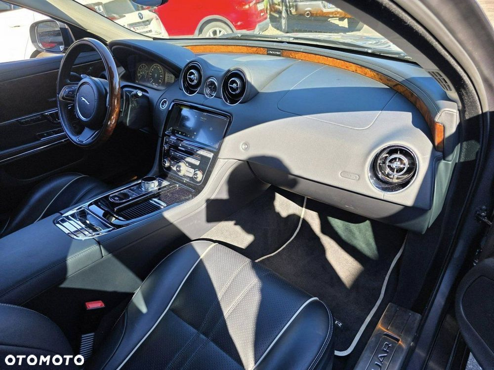 Jaguar XJ 3.0 T AWD Premium Luxury - 30