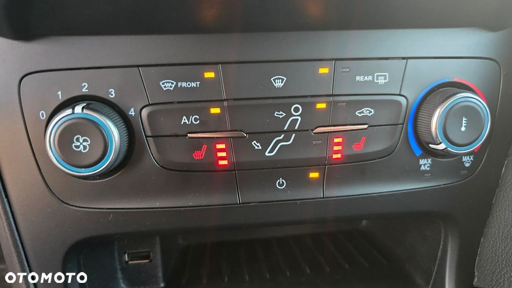 Ford Focus 1.0 EcoBoost Gold X (Trend) - 36