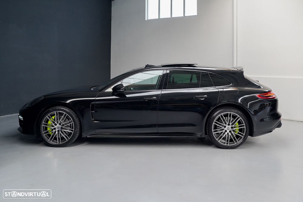 Porsche Panamera Sport Turismo 4 E-Hybrid - 30