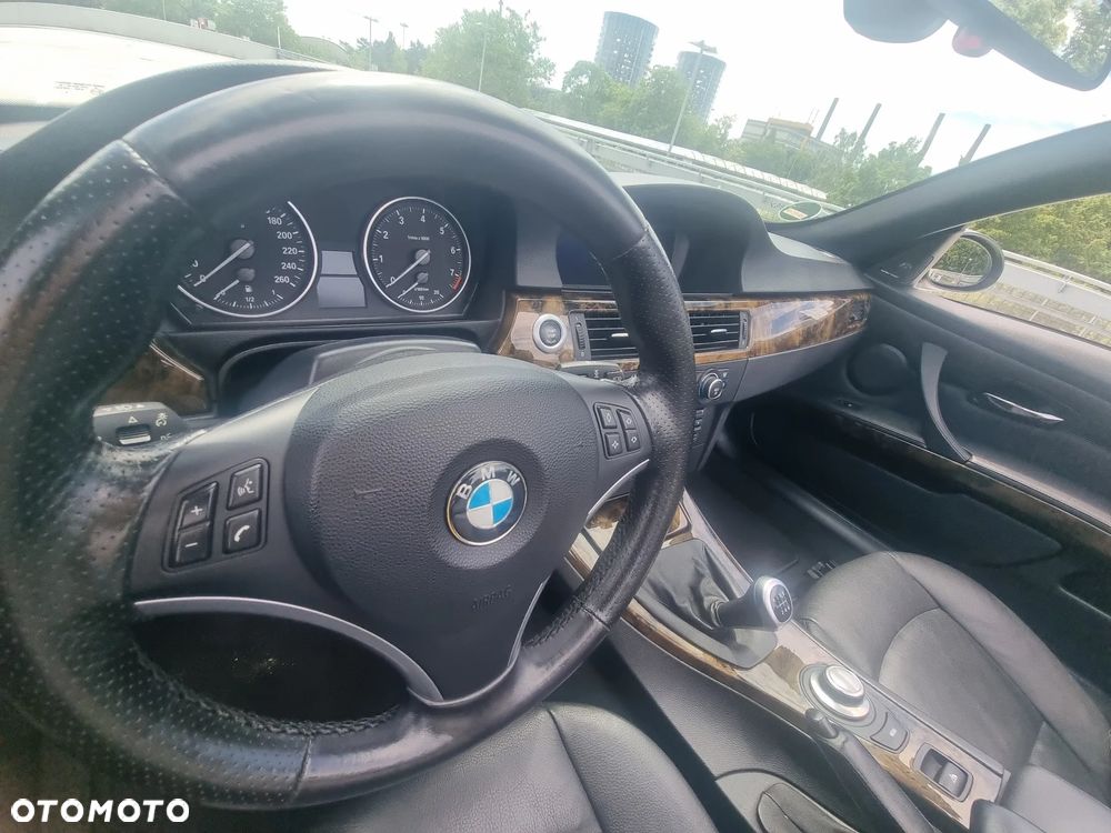 BMW Seria 3 320i - 15