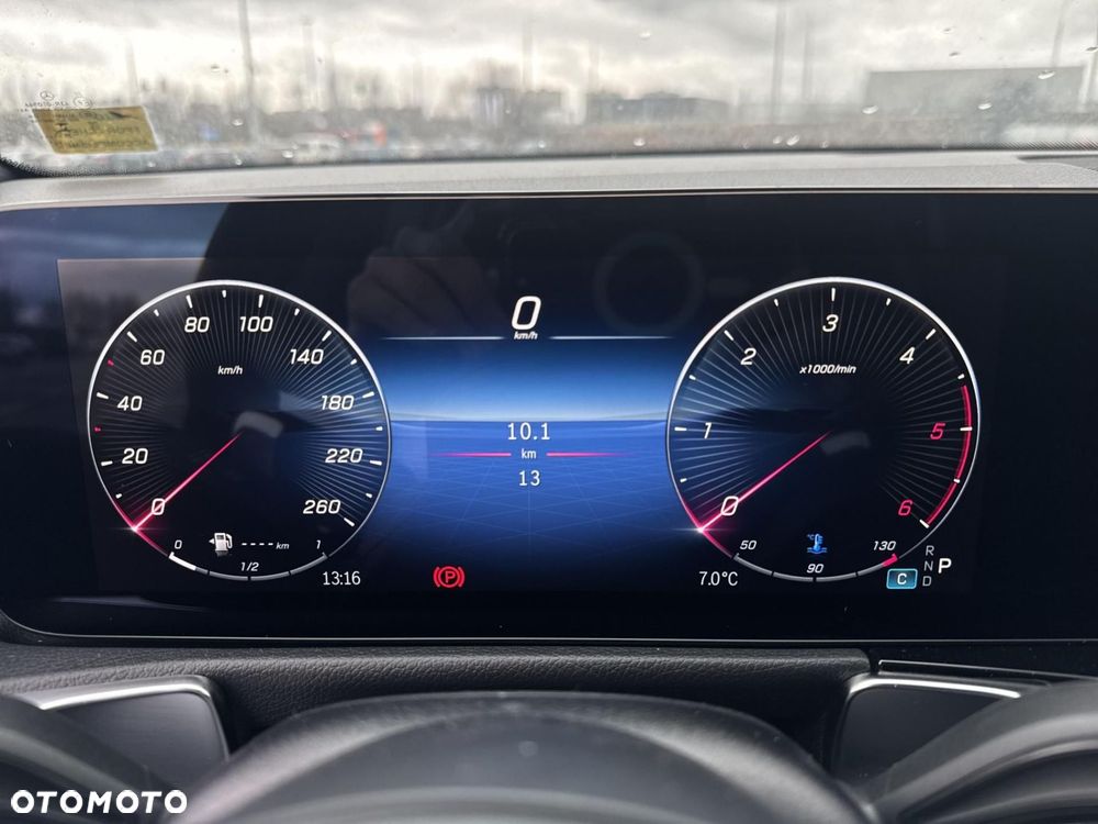 Mercedes-Benz GLB - 14