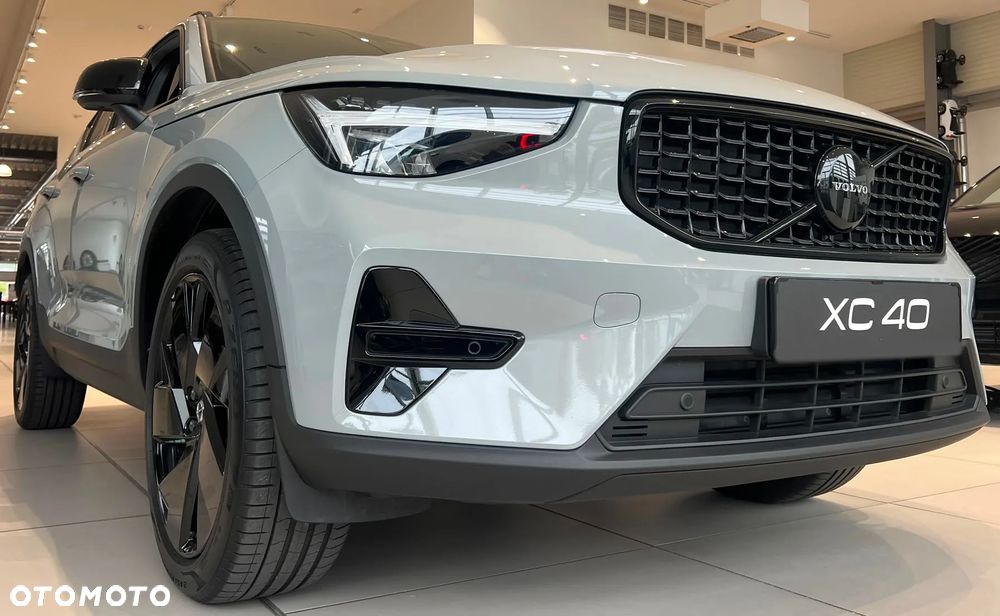 Volvo XC 40 B4 AWD Plus Dark - 9