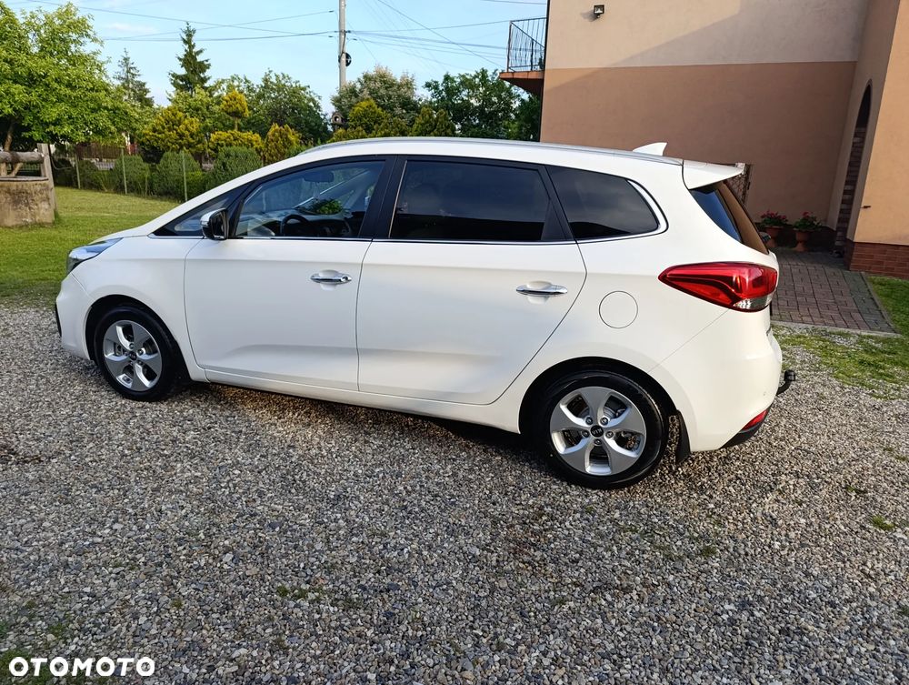 Kia Carens - 12