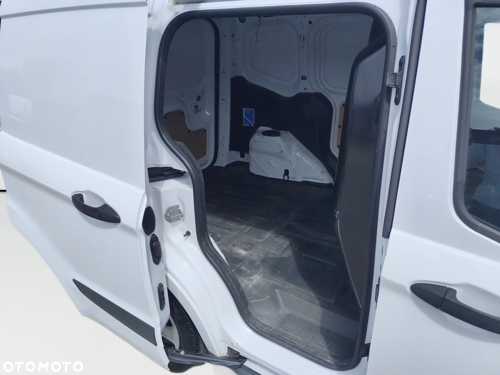 Ford transit-courier - 14
