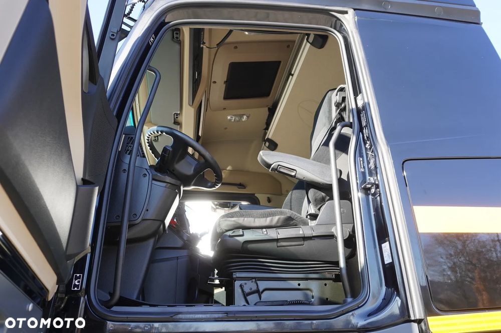 Mercedes-Benz Actros 1840 E6 4×2 / NOWA zabudowa Laweta 9,25 m / Kabina salonka - 19