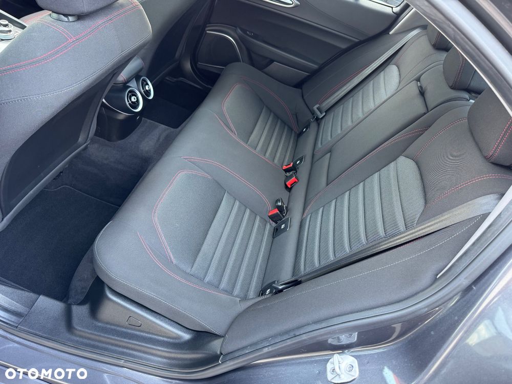 Alfa Romeo Giulia 2.2 AT8 Super - 25