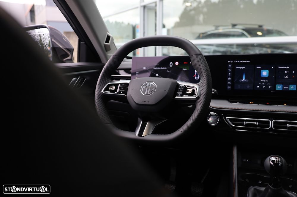 MG HS 1.5 T Luxury AT - 21