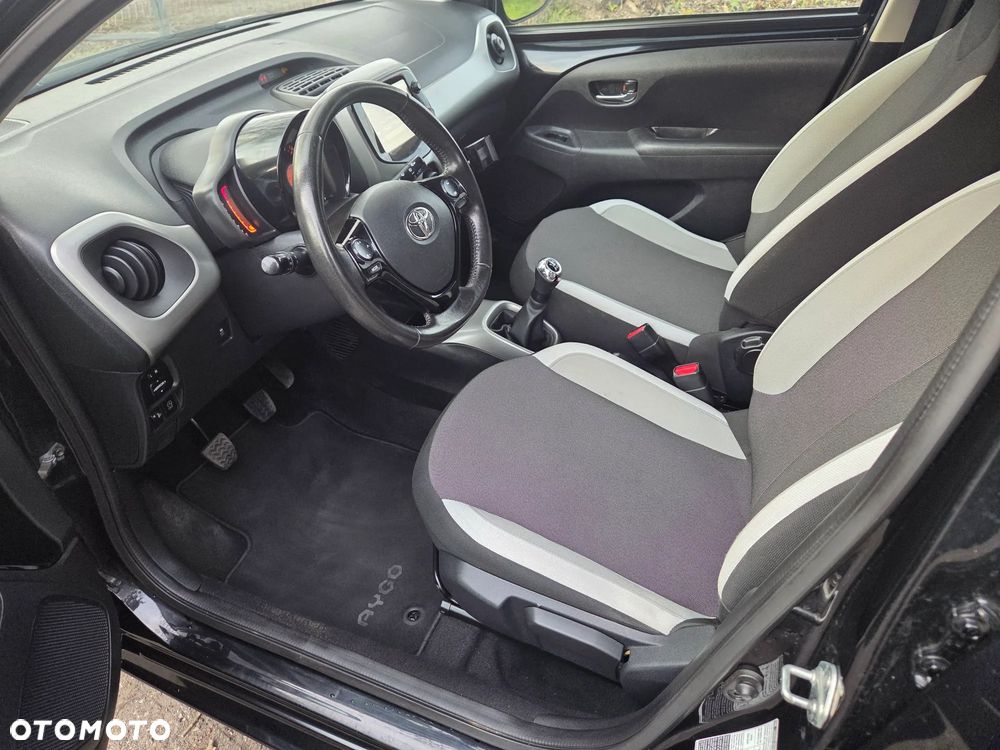 Toyota Aygo x-play touch - 19