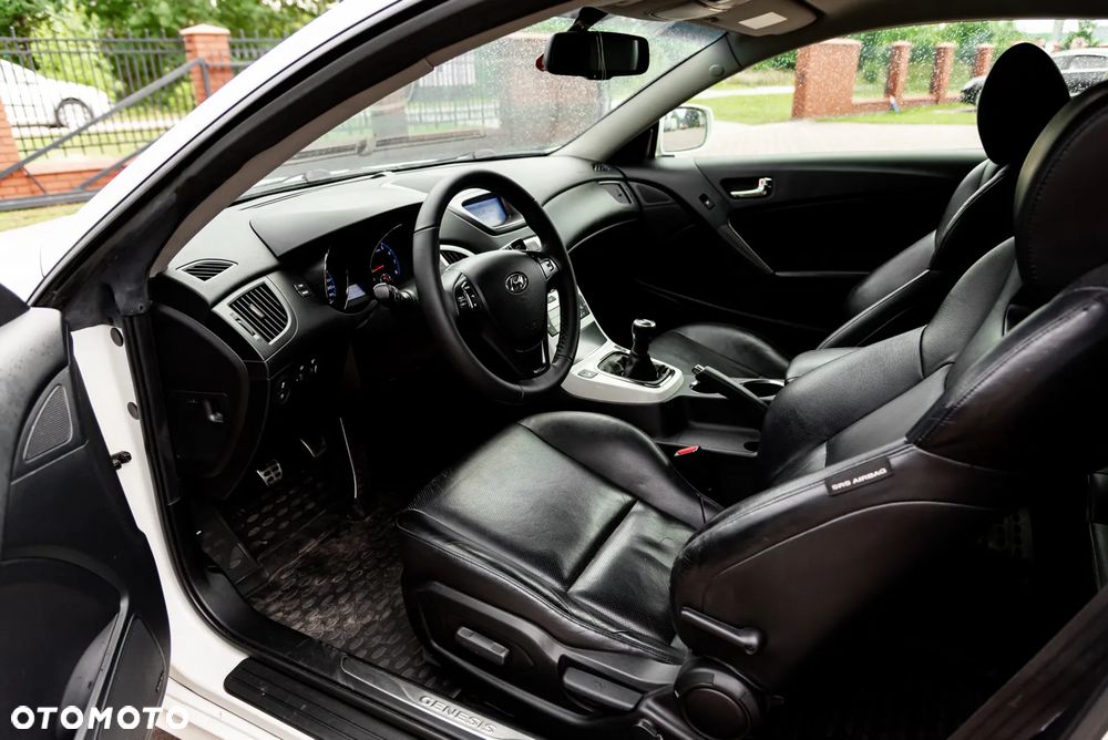 Hyundai Genesis Coupe 2.0 T - 16