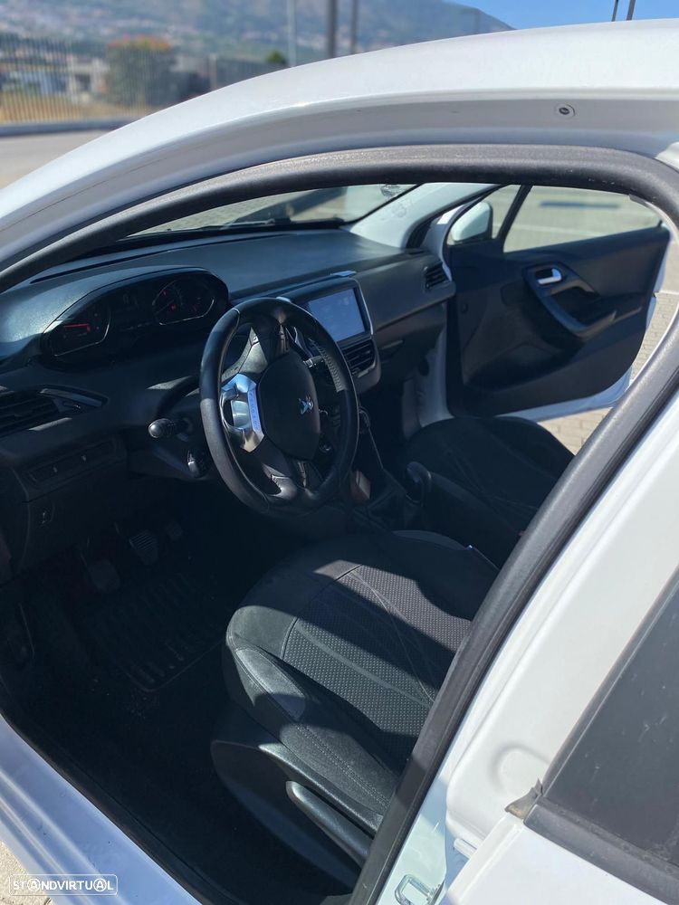 Peugeot 208 1.4 HDi - 10