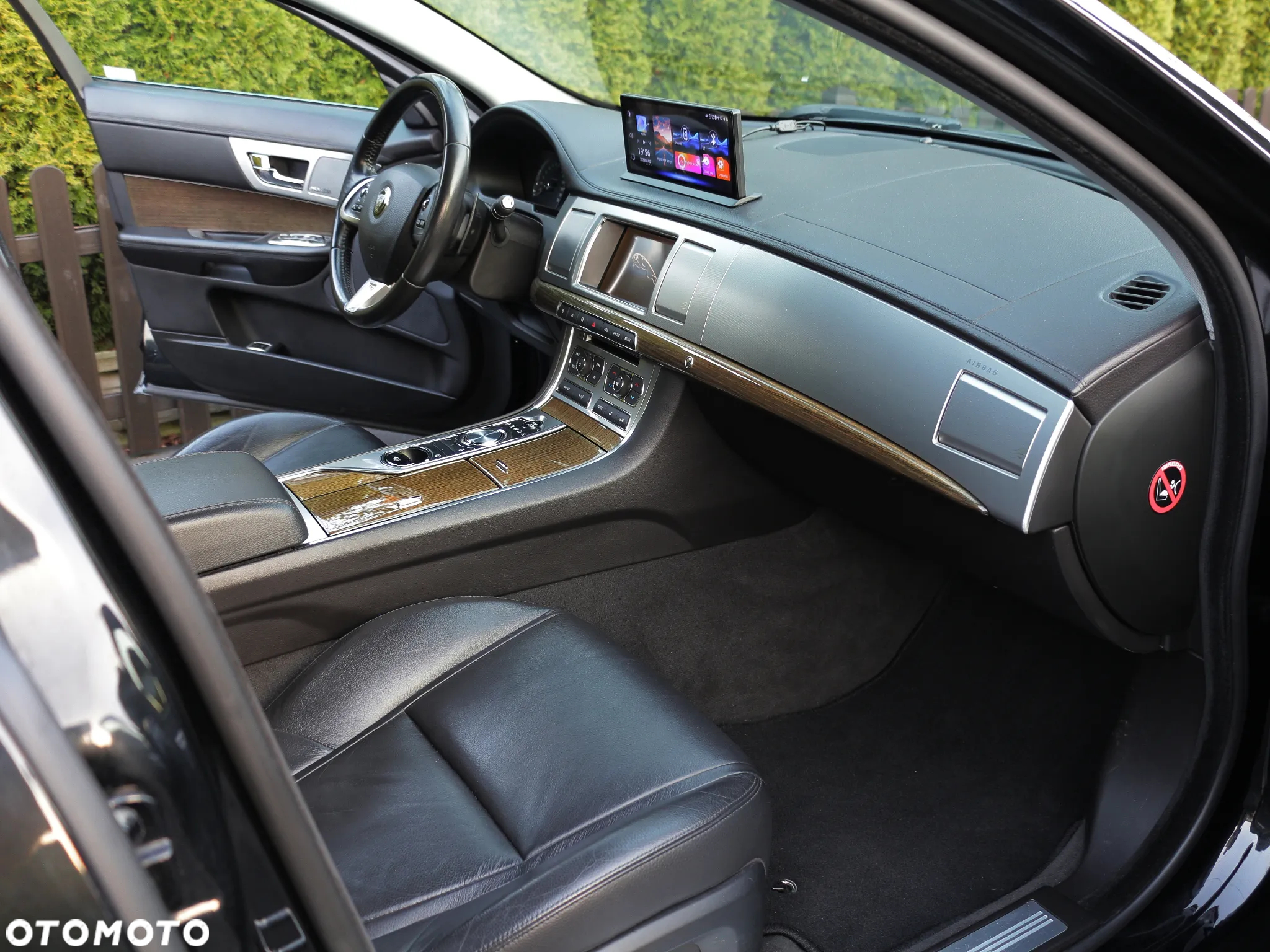 Jaguar XF 2.0 T Luxury - 9