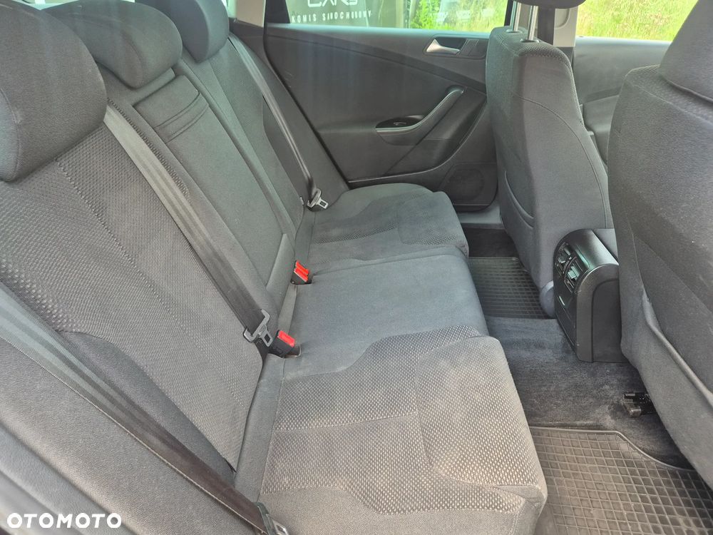 Volkswagen Passat - 21