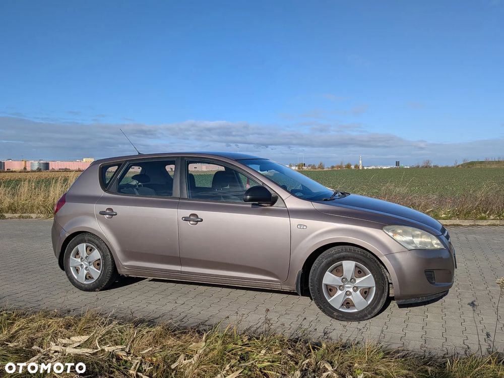 Kia Ceed - 1