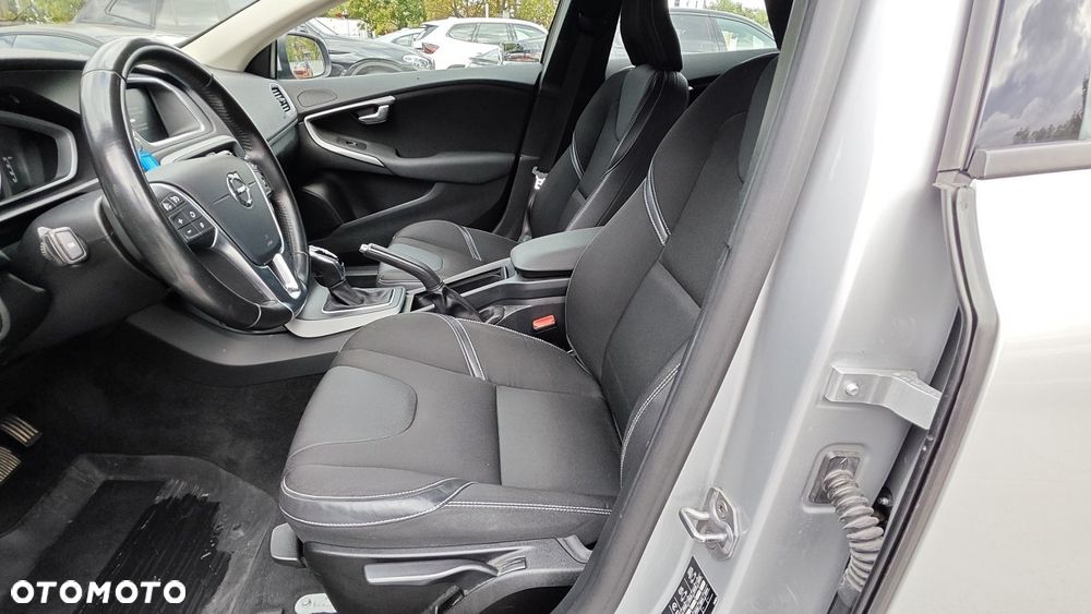 Volvo V40 D3 Drive-E SCR Momentum - 4