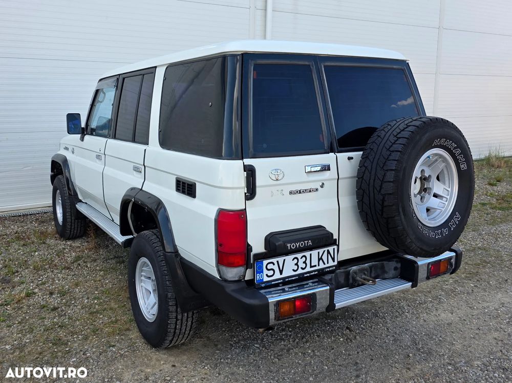 Toyota Land Cruiser - 4