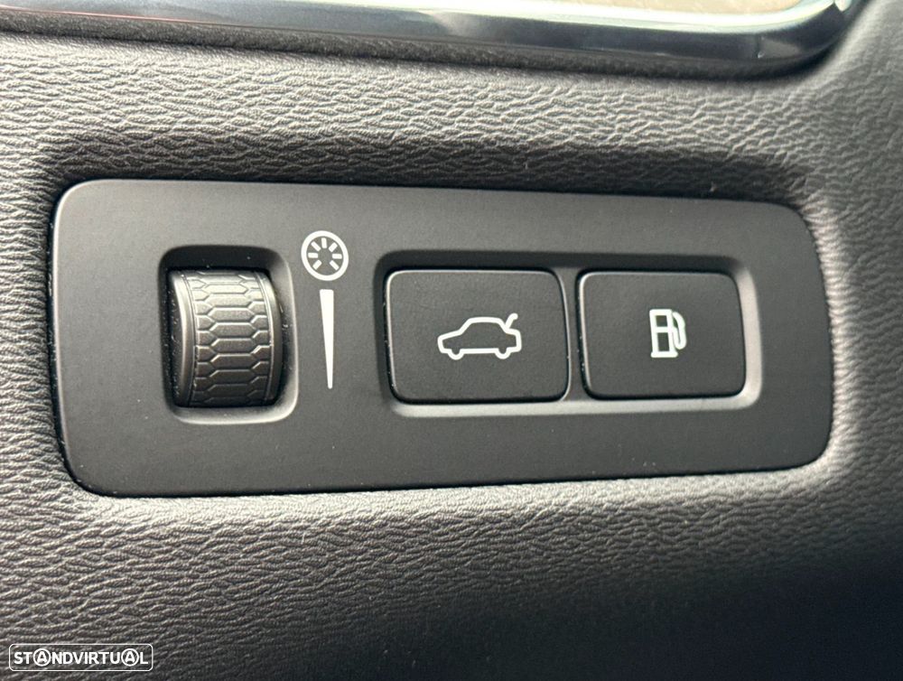 Volvo XC 60 T6 AWD Recharge Geartronic Inscription Expression - 28