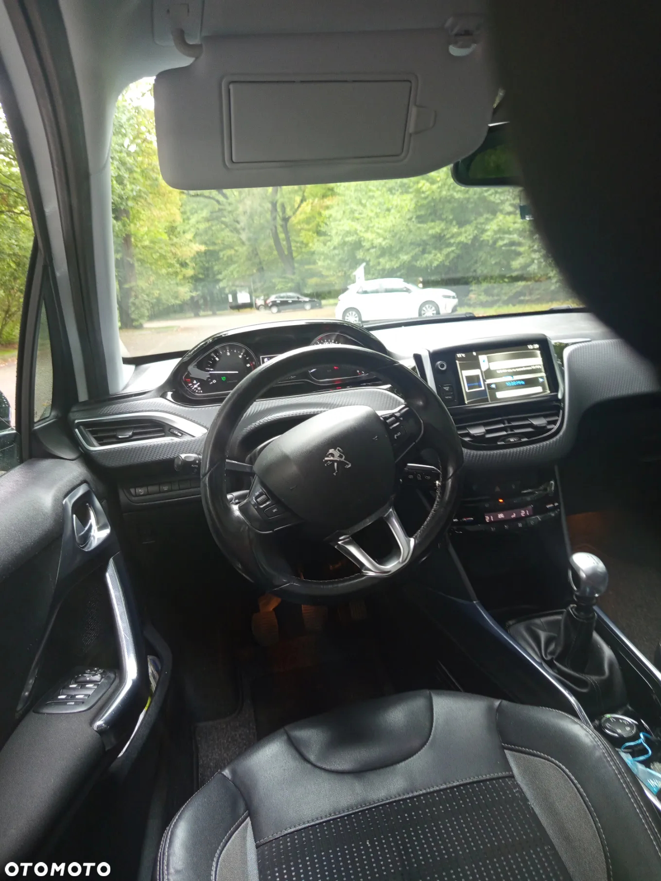 Peugeot 2008 1.6 e-HDi Allure S&S - 10