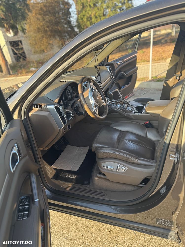 Porsche Cayenne 3.0 L V6 - 5