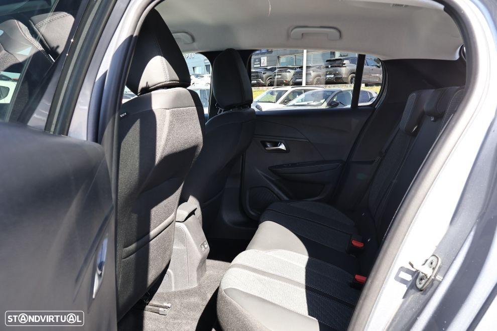 Peugeot e-208 Allure - 17
