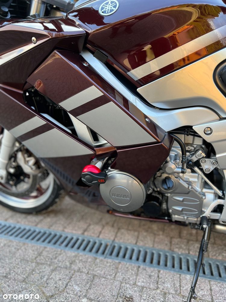 Yamaha FJR - 23