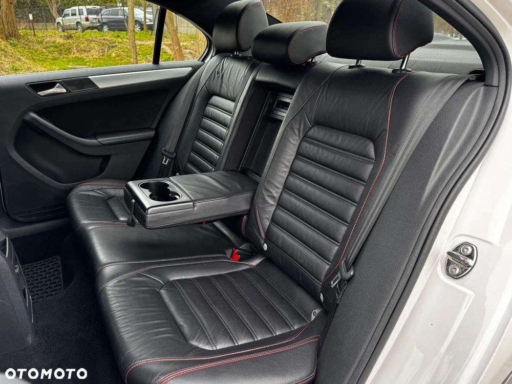 Volkswagen Jetta 2.0 TSI Sportline - 13