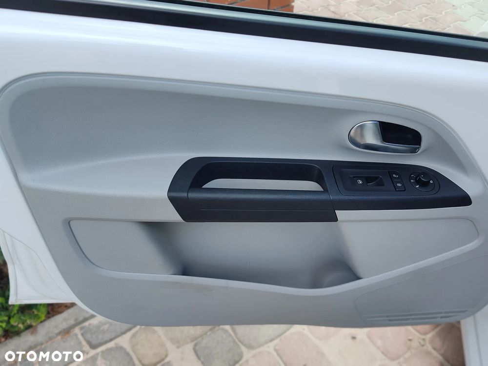 Volkswagen up! (BlueMotion Technology) high - 14