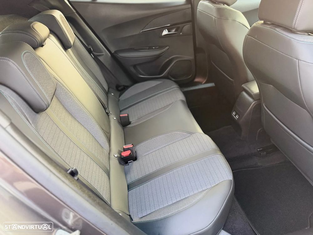 Peugeot 2008 1.2 PureTech Allure Pack EAT8 - 10
